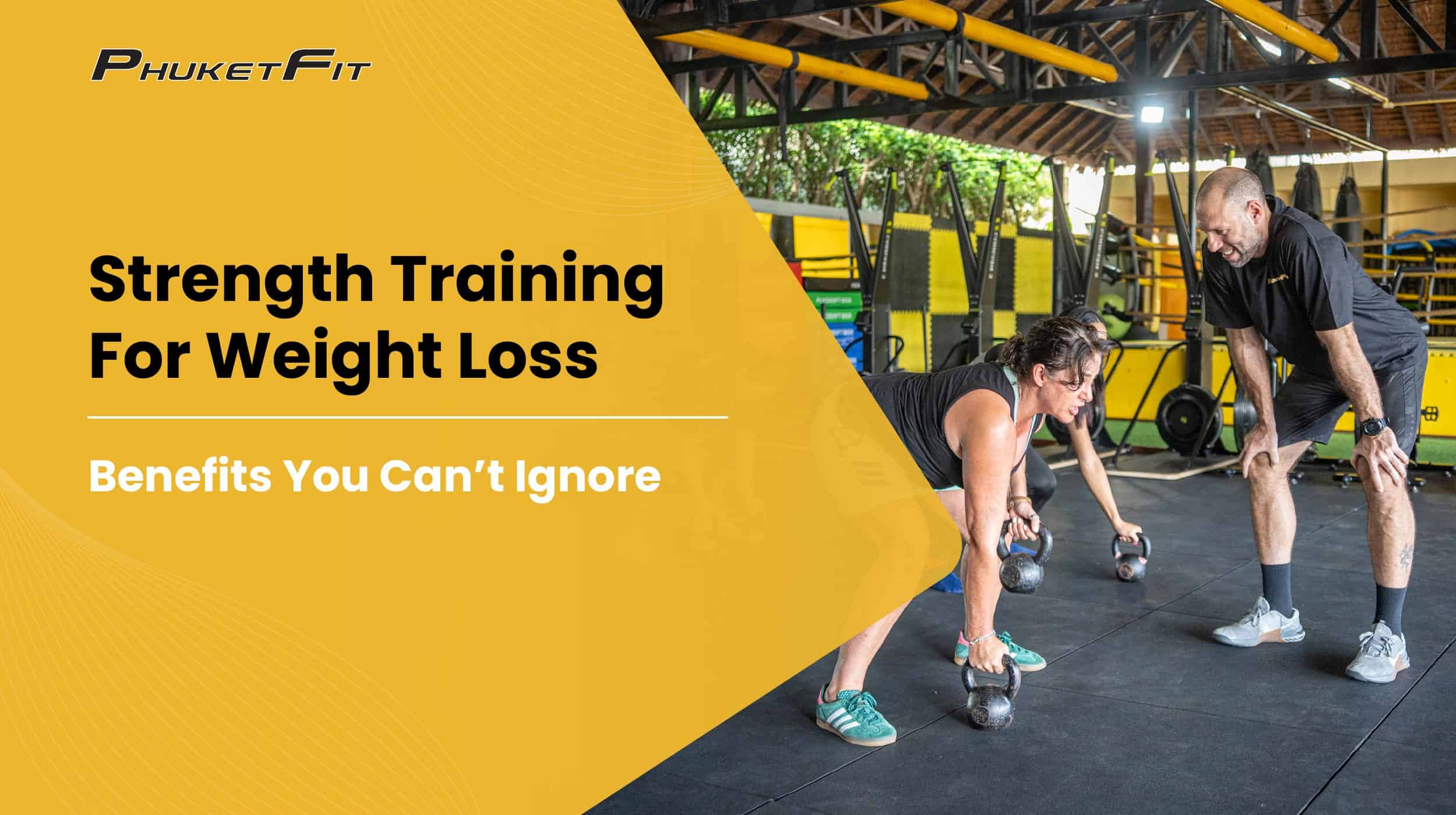 phuketfit-post-2025-strength-training-for-weight-loss-benefits-you-can't-ignore Coach instructing strength training in the gym
